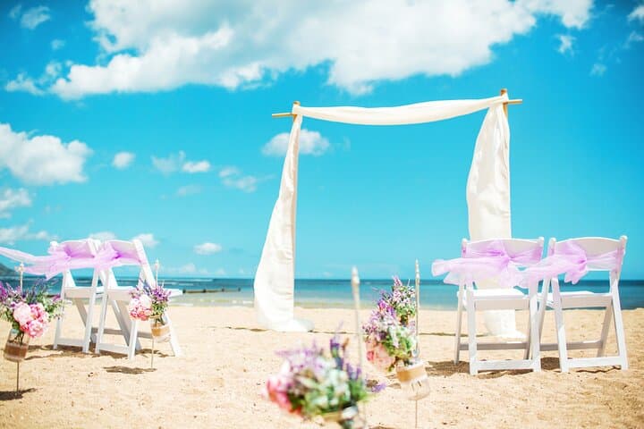 Oceanfront Wedding in Honolulu: Waikiki Beach Ceremony Guide photo 3