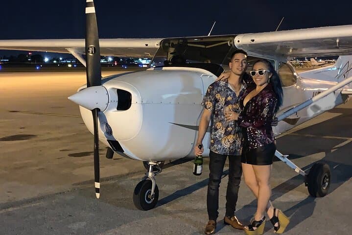 Miami Private 60-Minute Romantic Air Tour with Champagne — South Beach & Biscayne Bay Views photo 2