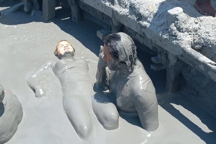 Mud Baths & The Pink Sea: Totumo Volcano and Galerazamba Day Tour