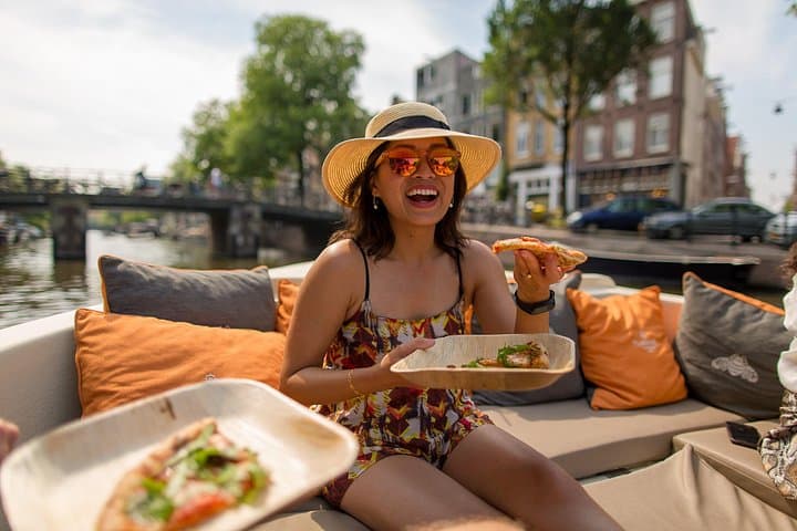 Private Amsterdam Canal Pizza Cruise: 90-Minute Boat Tour with Unlimited Drinks photo 1