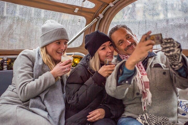 Amsterdam Light Festival Cruise: Luxury Canal Tour with Unlimited Drinks photo 3