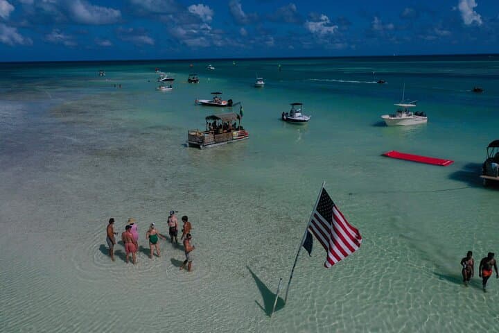 Private Islamorada Sandbar Tour: 3-Hour Tiki Boat Experience photo 4
