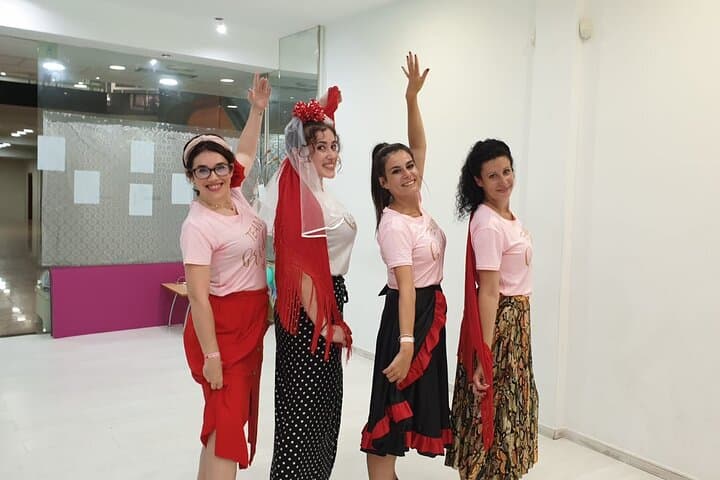 Learn Flamenco Rumba in 45 Minutes — Fast Beginner Class in Málaga photo 2