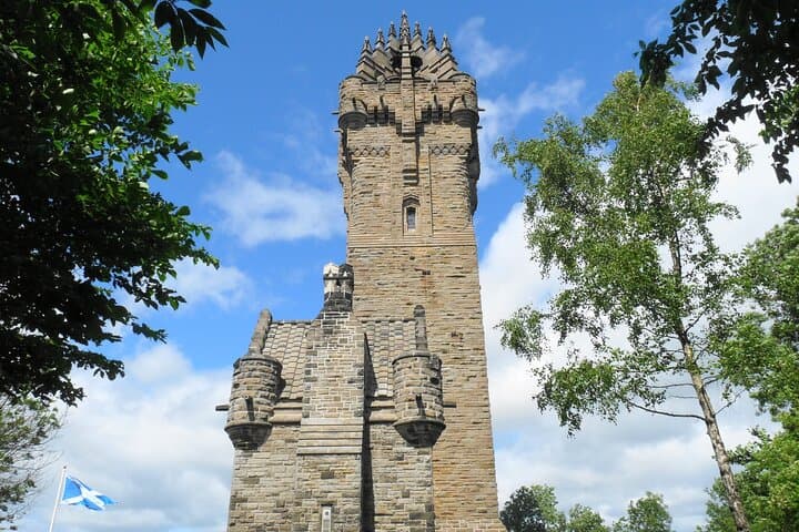 Walk in Wallace's Footsteps: Private Day Tour to Elderslie, Dumbarton & Stirling Monument