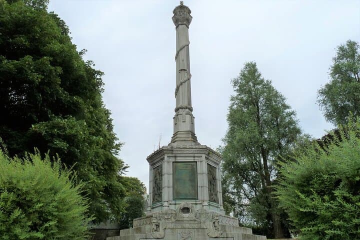 Walk in Wallace's Footsteps: Private Day Tour to Elderslie, Dumbarton & Stirling Monument photo 6