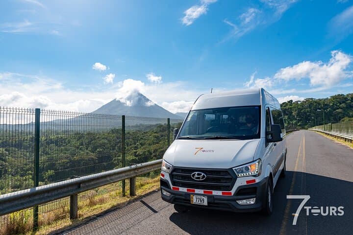 Private Transfer La Fortuna to Tamarindo: Scenic Costa Rica Road Transfer Guide