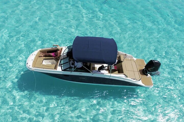 Cozumel Private Charter: 27 ft Sea Ray to El Cielo and Isla Pasión
