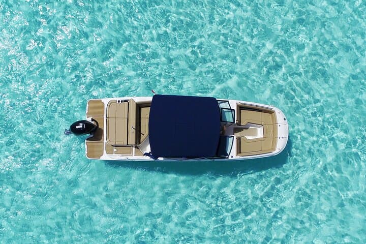 Cozumel Private Charter: 27 ft Sea Ray to El Cielo and Isla Pasión photo 2