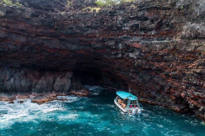 South Kona Small-Group Snorkel Expedition: Kealakekua, Puʻuhonua & Private Black Sand Beach photo 2