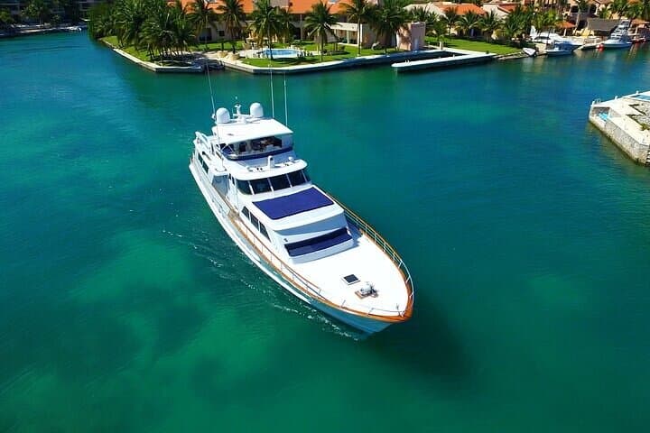 Sunset Private Yacht Charter on Pura Vida — 2-Hour Riviera Maya Cruise photo 2