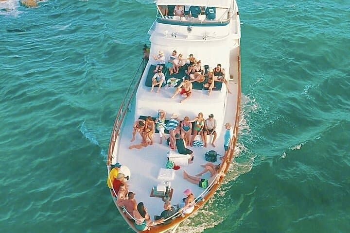 Sunset Private Yacht Charter on Pura Vida — 2-Hour Riviera Maya Cruise photo 5