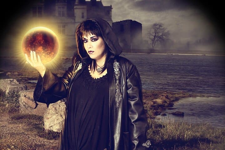 Witches and Warlocks: Intimate Las Vegas Magic Show on the Strip photo 2