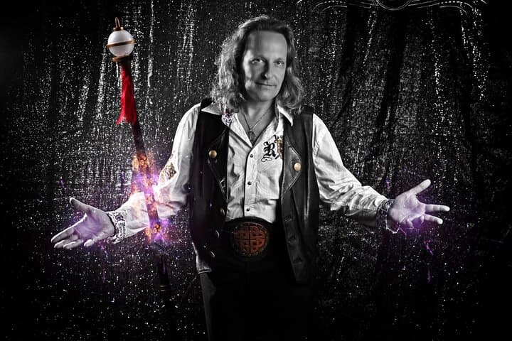 Witches and Warlocks: Intimate Las Vegas Magic Show on the Strip photo 3