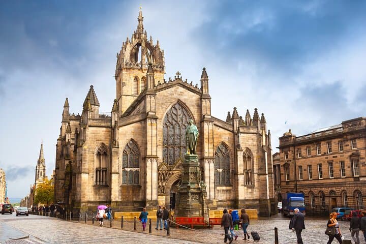 Ghosts of Edinburgh Haunted City Walk and Exploration Game