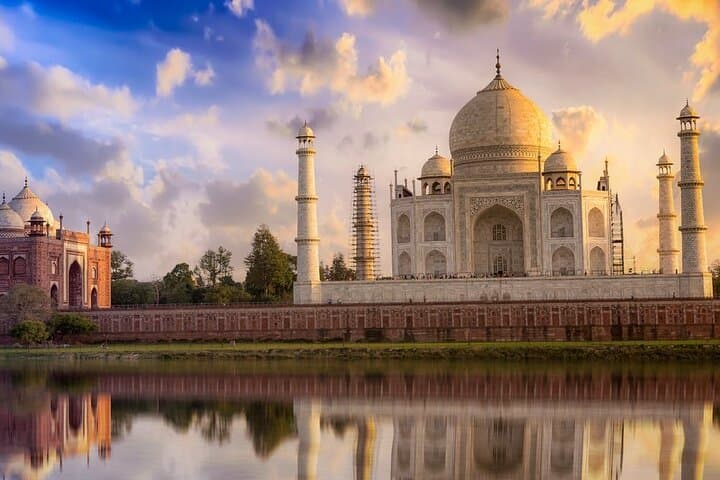 15-Day Private Rajasthan & Taj Mahal Tour from Delhi: Forts, Lakes and Desert Safaris