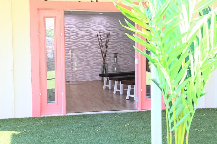 Sign & Go Wedding at Hawaiian Wedding Chapel — Las Vegas Instant Ceremony with Photo photo 3