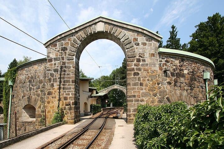Linz Pöstlingberg and Old Town Walking Tour — Pöstlingbergbahn, Grottenbahn & City Highlights
