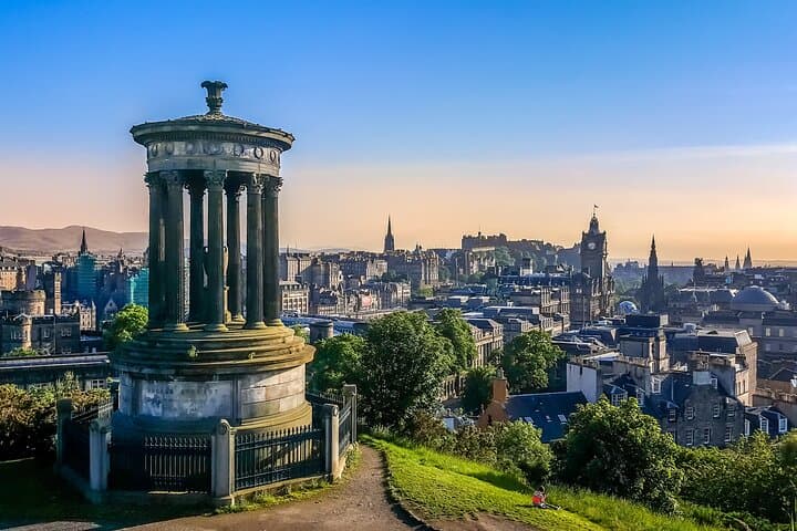 Explore Edinburgh: Self-Guided Audio Walking Tour of the Royal Mile & Castle