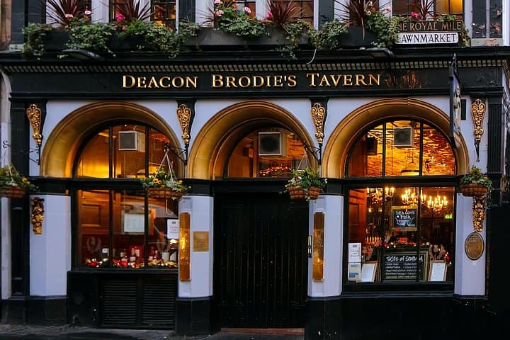 Explore Edinburgh: Self-Guided Audio Walking Tour of the Royal Mile & Castle photo 3