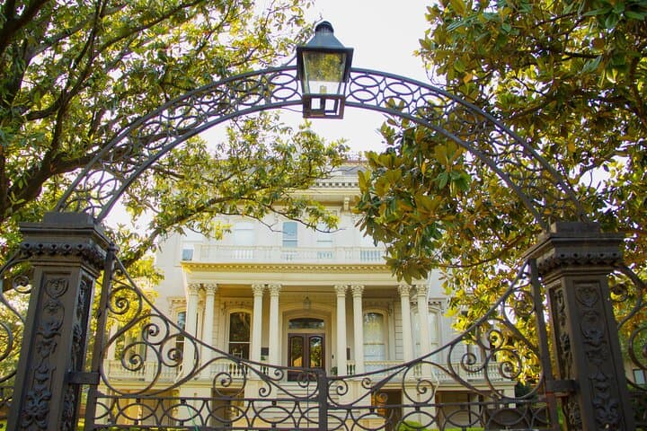 Garden District Secrets and Scandals Walking Tour in New Orleans photo 2