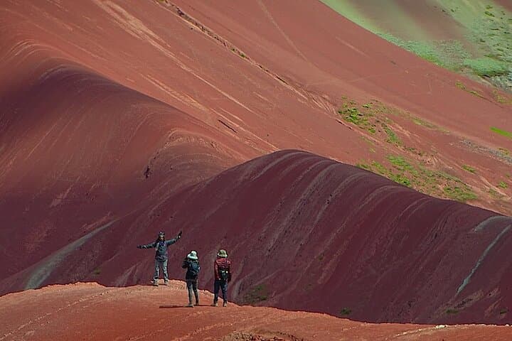 Red Valley Cusco: Full-Day Hike to the Red Valley and Rainbow Mountain photo 4