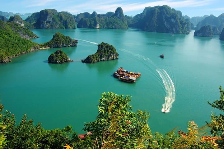 Drift Through Limestone Towers: 3-Day Halong Bay Cruise From Hanoi photo 3