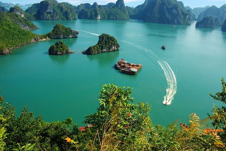 Halong Bay 2-Day Luxury Junk Cruise from Hanoi — Kayak, Swim & Overnight Cabin photo 5