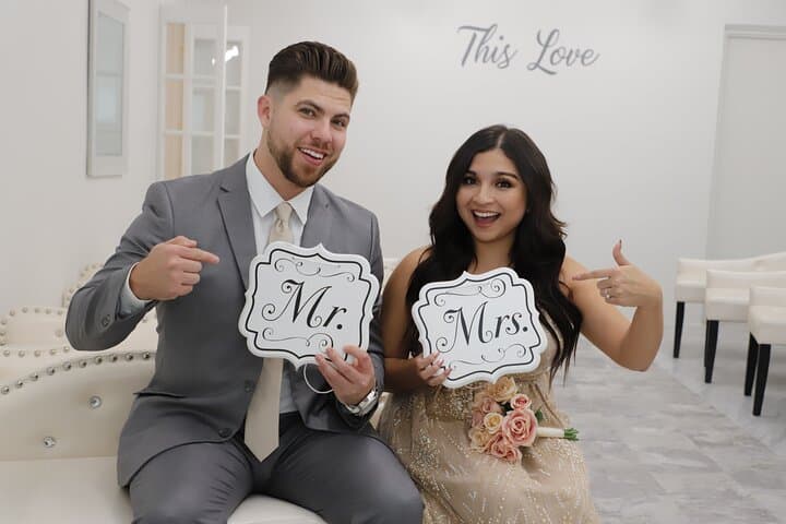 Quickie Las Vegas Wedding: Sign & Go at Paradise Wedding Chapel photo 5