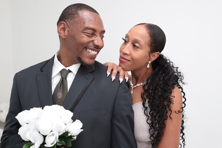 Quickie Las Vegas Wedding: Sign & Go at Paradise Wedding Chapel