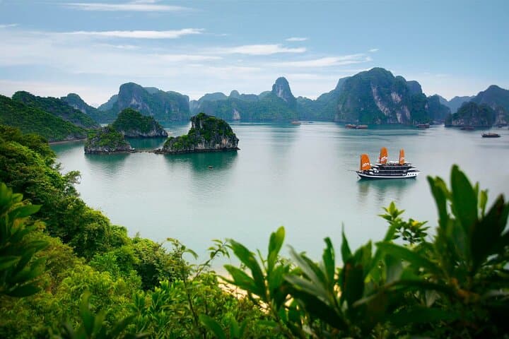 Hanoi to Halong to Siem Reap: 7-Day UNESCO Highlights Tour photo 6