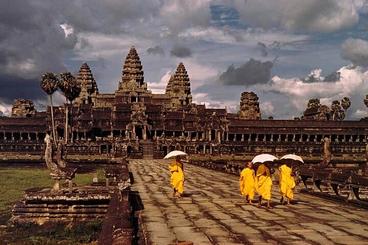 Hanoi to Halong to Siem Reap: 7-Day UNESCO Highlights Tour photo 3