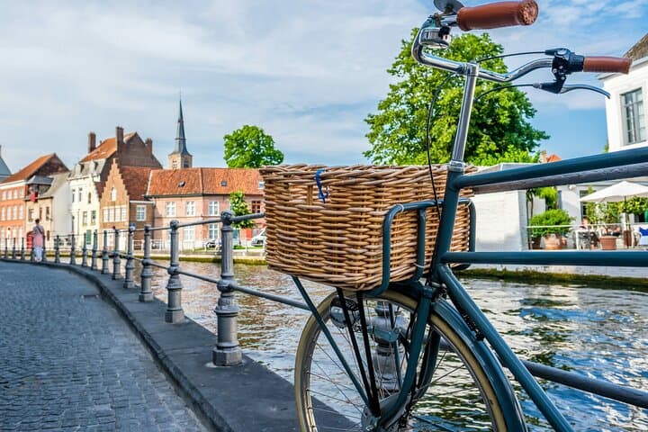 Private Bruges 3.5-Hour Guided Bike Tour — Discover Hidden Gems