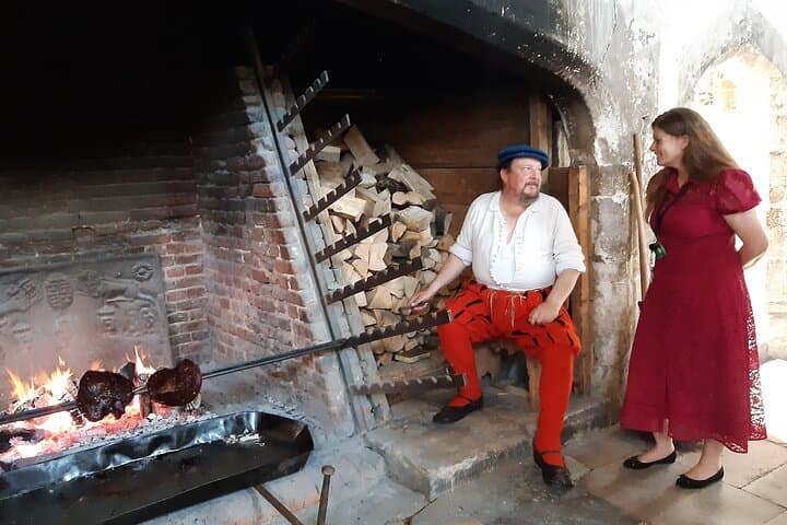 Inside Hampton Court Palace: Private Guided Tour with an Accredited Historian photo 5