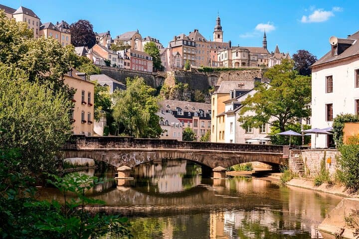 Luxembourg City Romantic Game: Self-Guided Walking Tour & Scavenger Hunt