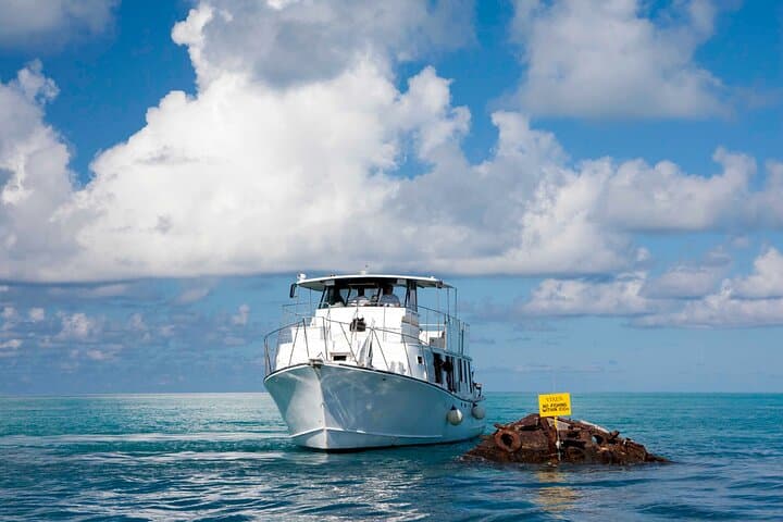 Bermuda Glass Bottom Boat Cruise: Explore Coral Reefs and the HMS Vixen photo 2