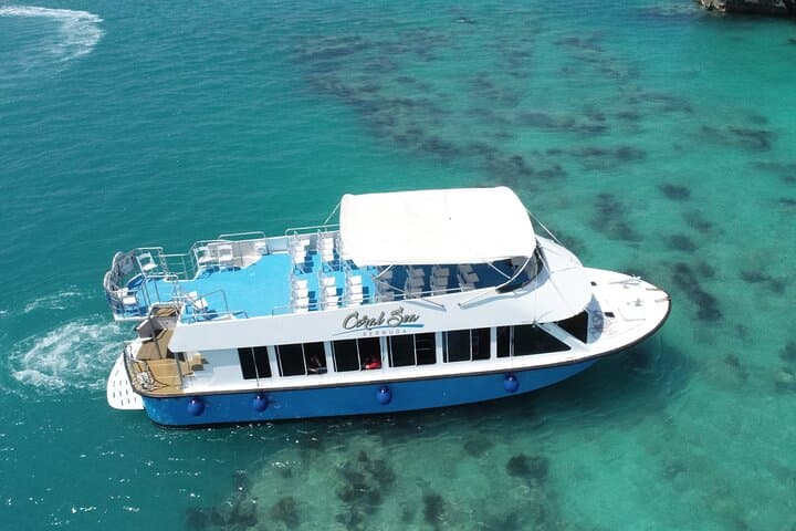 Bermuda Glass Bottom Boat Cruise: Explore Coral Reefs and the HMS Vixen photo 3