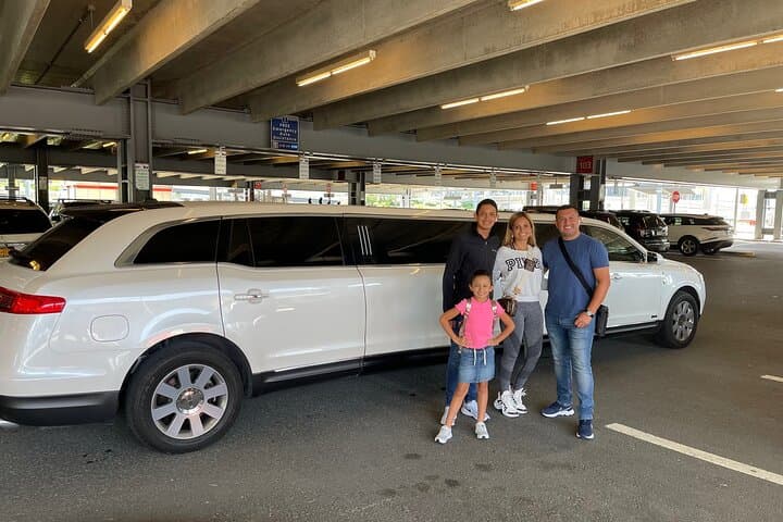 JFK Airport Limo Pickup + One-Hour NYC Limo Sightseeing from Brooklyn Bridge photo 3
