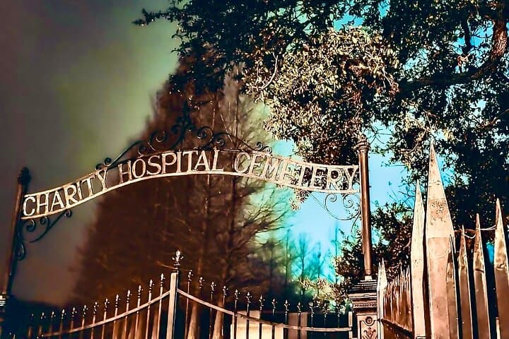 New Orleans Dead of Night: Ghosts and Cemetery Bus Tour photo 3