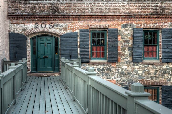 Battles & Brews Pub Crawl in Savannah — Civil War Walking Bar Tour photo 4