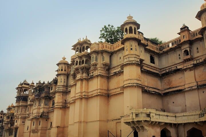 Full-Day Udaipur: City Palace, Jagmandir Boat Ride & Temple Circuit photo 4