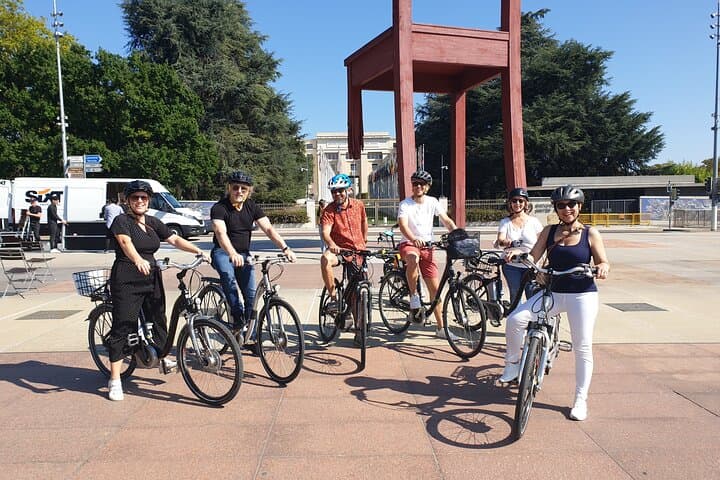 2-Hour Geneva E-Bike Tour: United Nations, Old Town & Jet d'Eau photo 6