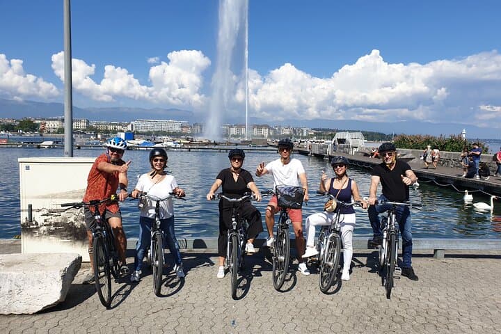 2-Hour Geneva E-Bike Tour: United Nations, Old Town & Jet d'Eau photo 3