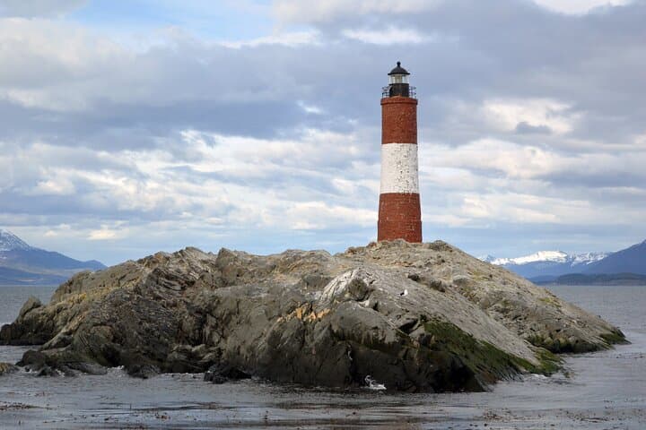 Beagle Channel Catamaran Cruise from Ushuaia: Les Éclaireurs & Wildlife photo 5