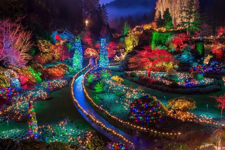 Victoria Holiday Lights Tour & Butchart Gardens — Ferry Sightseeing from Vancouver