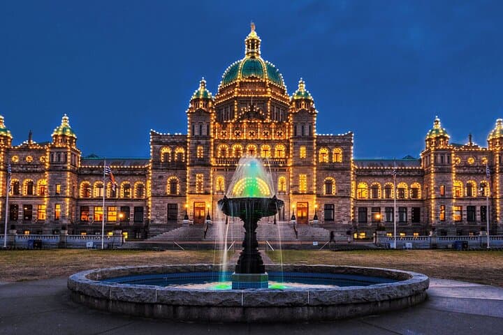 Victoria Holiday Lights Tour & Butchart Gardens — Ferry Sightseeing from Vancouver photo 2