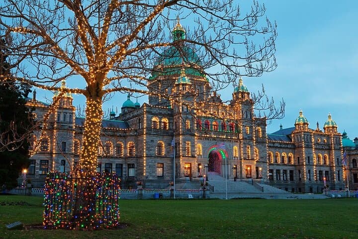 Victoria Holiday Lights Tour & Butchart Gardens — Ferry Sightseeing from Vancouver photo 4