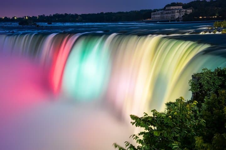 Niagara Falls Night Illumination Tour — Holiday Edition Evening Walking Guide