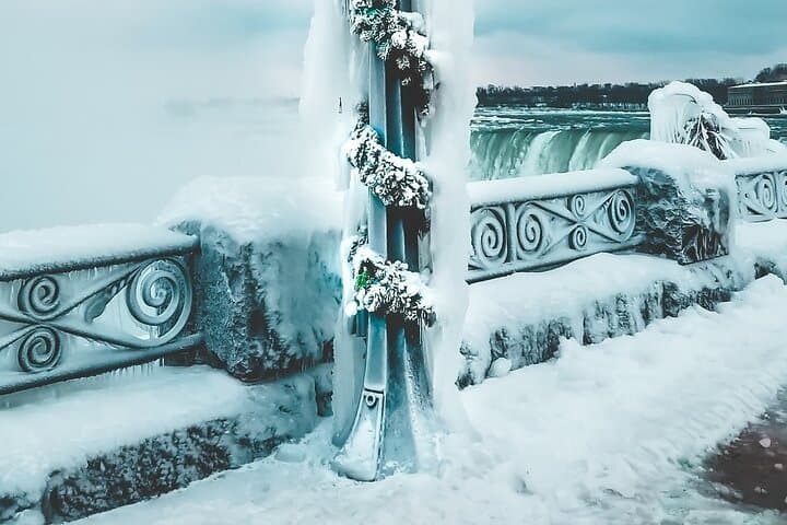 Niagara Falls Night Illumination Tour — Holiday Edition Evening Walking Guide photo 2