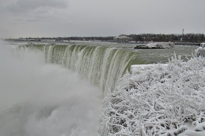 Niagara Falls Night Illumination Tour — Holiday Edition Evening Walking Guide photo 4