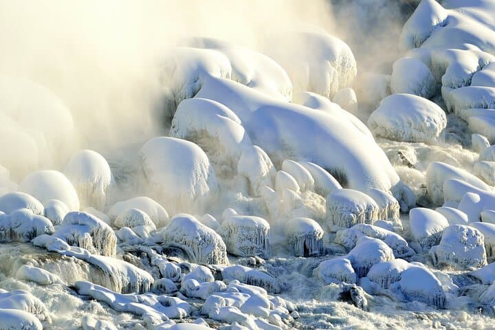 Niagara Falls Night Illumination Tour — Holiday Edition Evening Walking Guide photo 5